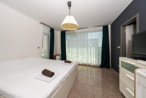 Vertigo Modern 2-Bedroom Apartment with Parking & Vitosha View, София (фото 11)