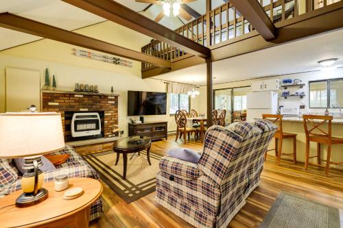 Hike, Swim, Ski & More: Home in Arrowhead Lakes! - Dupont, PA