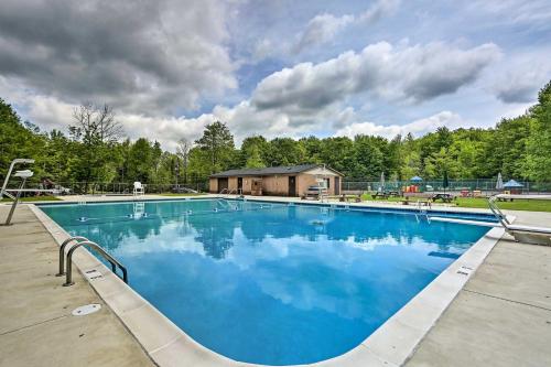 Pocono Lake Home in Arrowhead Lake Community! in Pocono Lake, USA