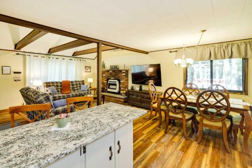 Pocono Lake Home in Arrowhead Lake Community! in Pocono Lake, USA