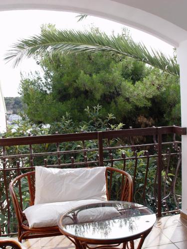 Kert, Apartments Jovic in Mali Lošinj