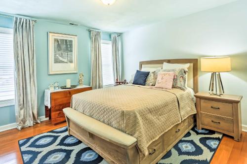 Stately Norfolk Home with Yard and Grill Walk to Beach - image 2