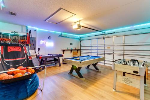 Davenport Home with Game Room, Home Theater, Pool in Davenport, USA