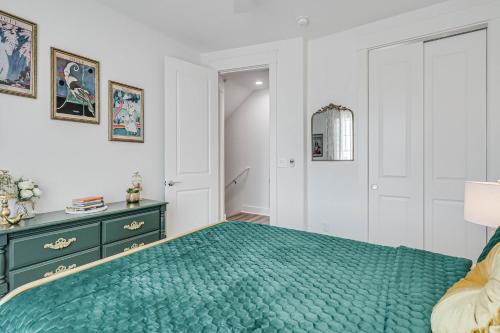 GOLDEN DREAMS ON ST. CHARLES BAY