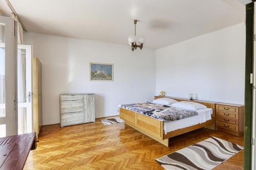 Three-Bedroom Apartment with Balcony and Sea View