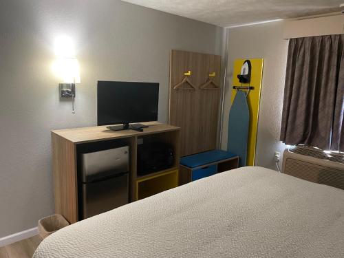 Days Inn by Wyndham Warrensburg - image 12