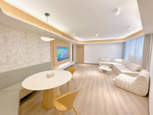 B&B Sjanghai - ZHome-Modern 3 bedrooms apartment - near NanJing Road - Bed and Breakfast Sjanghai