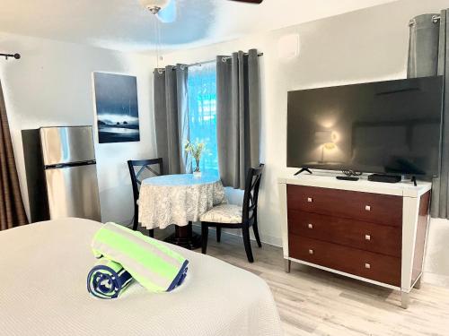 Micks Beach Hideaway - image 8