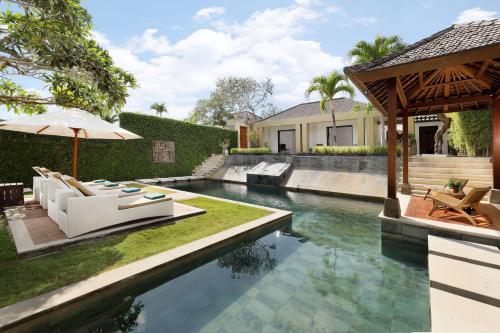 Seven-Bedroom Villa with Private Pool image 6