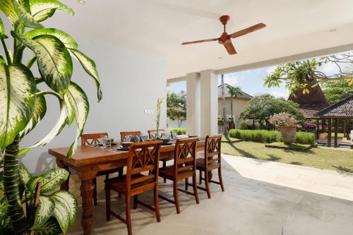 Seven-Bedroom Villa with Private Pool image 3