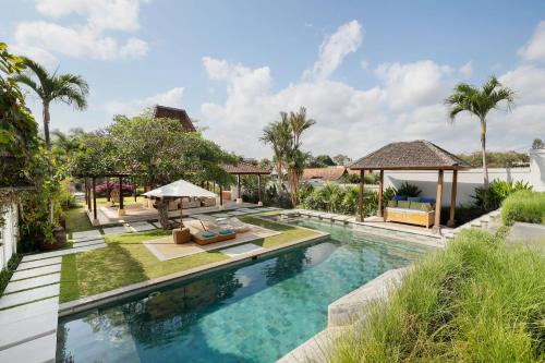 Seven-Bedroom Villa with Private Pool image 2