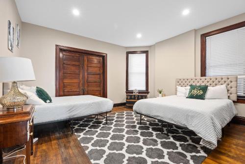 Cozy Historic Forest Park Entire Home @The Grove in Tower Grove, USA