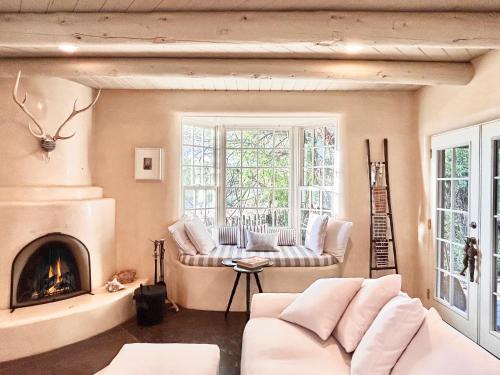 Casa TATIZ • Privacy in a Southwestern Gem in Santa Fe, USA