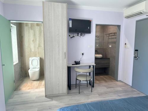 Posh Hotel - image 4