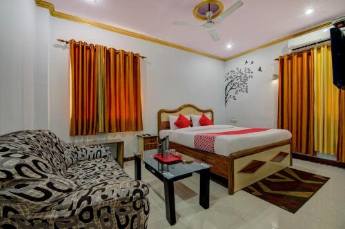 OYO Flagship Hotel Sunraj