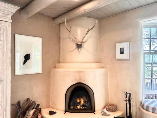 Casa TATIZ • Privacy in a Southwestern Gem in Santa Fe, USA