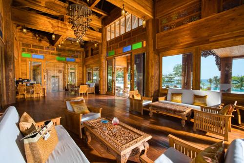 ห้องอาหาร, สันธิญา ภูเก็ต นาใต้ รีสอร์ต แอนด์ สปา (Santhiya Phuket Natai Resort & Spa) in โคกกลอย