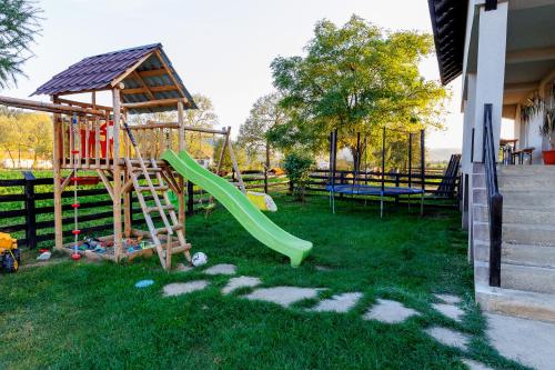 Spēļu laukums, Casa Iager - Vama Buzaului in Sita Buzăului