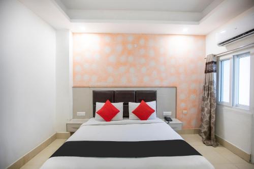 OYO Flagship Hotel Noida Residency Near ISKCON Temple Noida