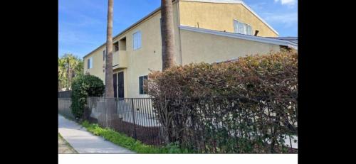 Lake Balboa 3 bedroom Cozy stay ! in Los Angeles, USA