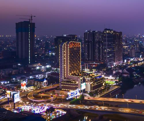 SUN & MOON, Riverside Hotel, Пномпень