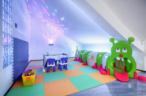 Gyermekklub, Guilin Yangshuo Waterhouse River View Villa in Impression Sanjie Liu Látványosság