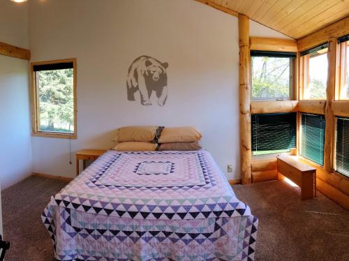 Bear Den Vacation Home in Enhorpointa (AK)