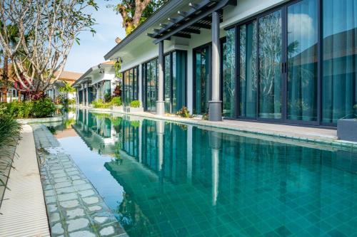 Swimming pool, Tajh Pool Villas near Chaithararam Temple (Wat Chalong)