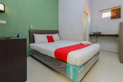 RedDoorz near Juanda International Airport 2