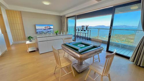 3 bedrooms, 5 beds