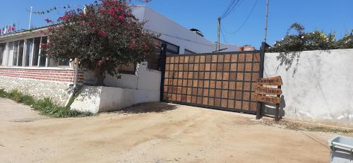 Cabañas Garcia, Algarrobo
