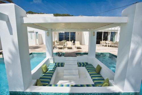 Oceanfront 5-Stars Starfish Villa, Dawn Beach, Private Pool, Secured, Concierge