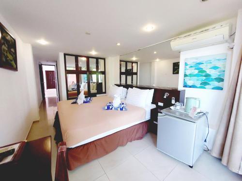 room detail thumbnail 1