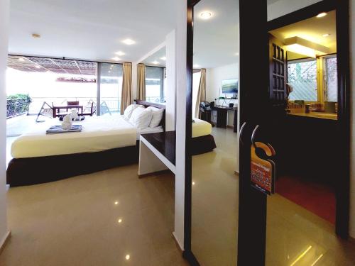 room detail thumbnail 0