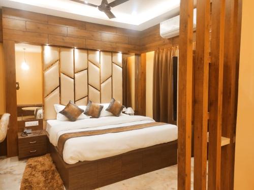 Hotel Friends Palace in Mahabhairab