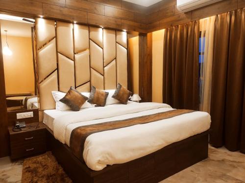 Hotel Friends Palace in Mahabhairab