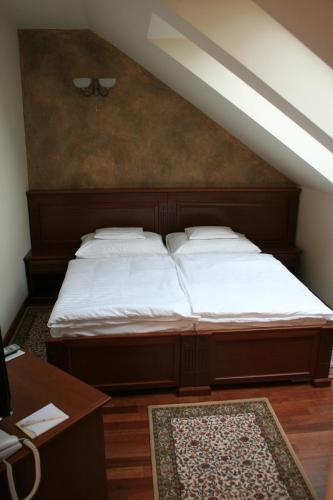 2 bedrooms, 5 beds