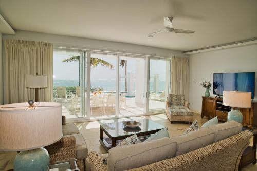 Oceanfront 5-Stars Starfish Villa, Dawn Beach, Private Pool, Secured, Concierge