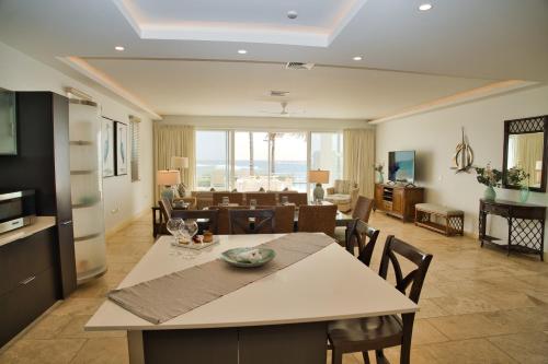 Oceanfront 5-Stars Starfish Villa, Dawn Beach, Private Pool, Secured, Concierge