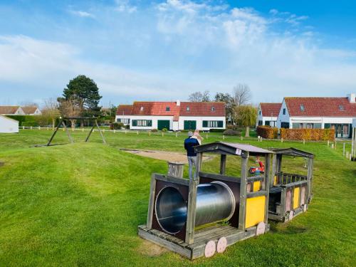 Legeplads, Pretty little house full of charm, located in a green and peaceful setting, very close to sea in Westende