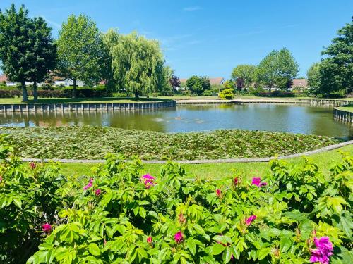 Udsigt, Pretty little house full of charm, located in a green and peaceful setting, very close to sea in Westende