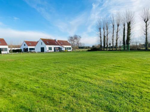 Have, Pretty little house full of charm, located in a green and peaceful setting, very close to sea in Westende