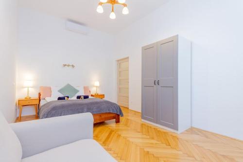 Bartók Boulevard Apartment by NW, Budapest