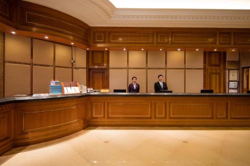 City Hotel Shanghai photo 2