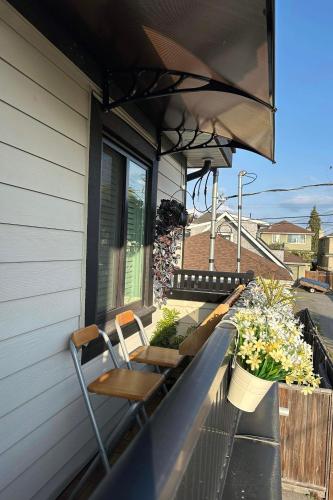 2BR Laneway Suite - Oakridge - Free Parking & Pets Welcome - Tap to explore photos