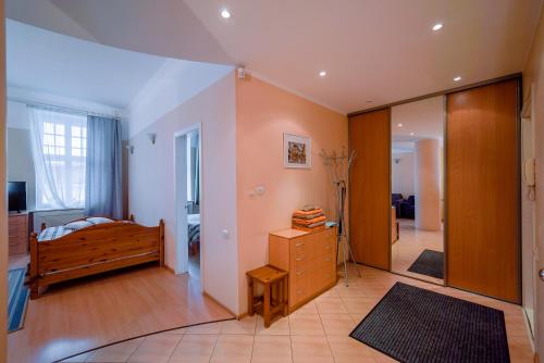 Romeo Family Apartments - image 8