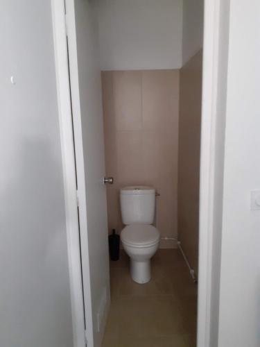 One-Bedroom Apartment image 3
