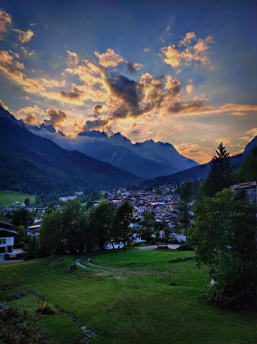 Apkārtne, Vista mozzafiato sulle Dolomiti Friulane in Forni Di Sopra