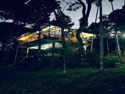 Buitenkant, KURUVA SHORELINE in Kattikkulam