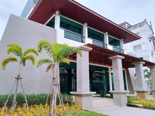 Mayflower Grande Suite Hotel - 숙소 외관
